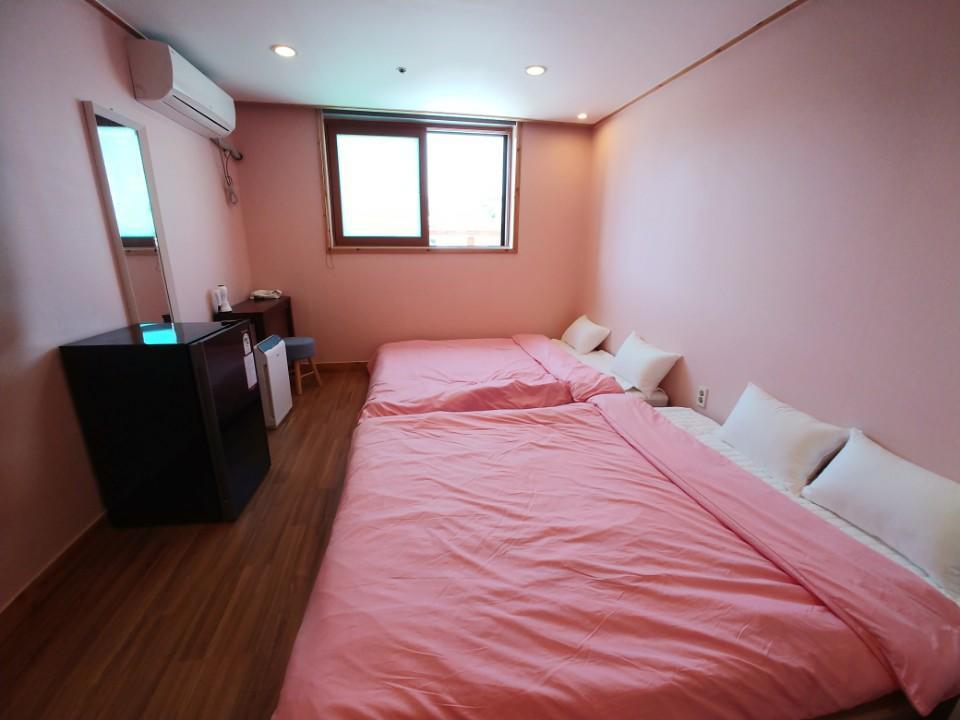 Four Season Guest House Busan Bagian luar foto