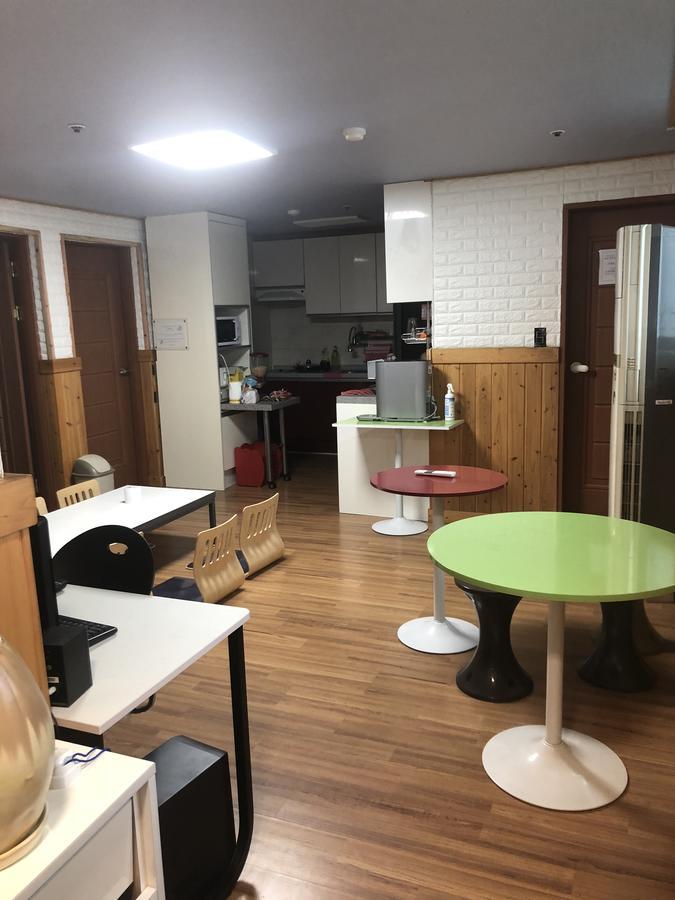 Four Season Guest House Busan Bagian luar foto