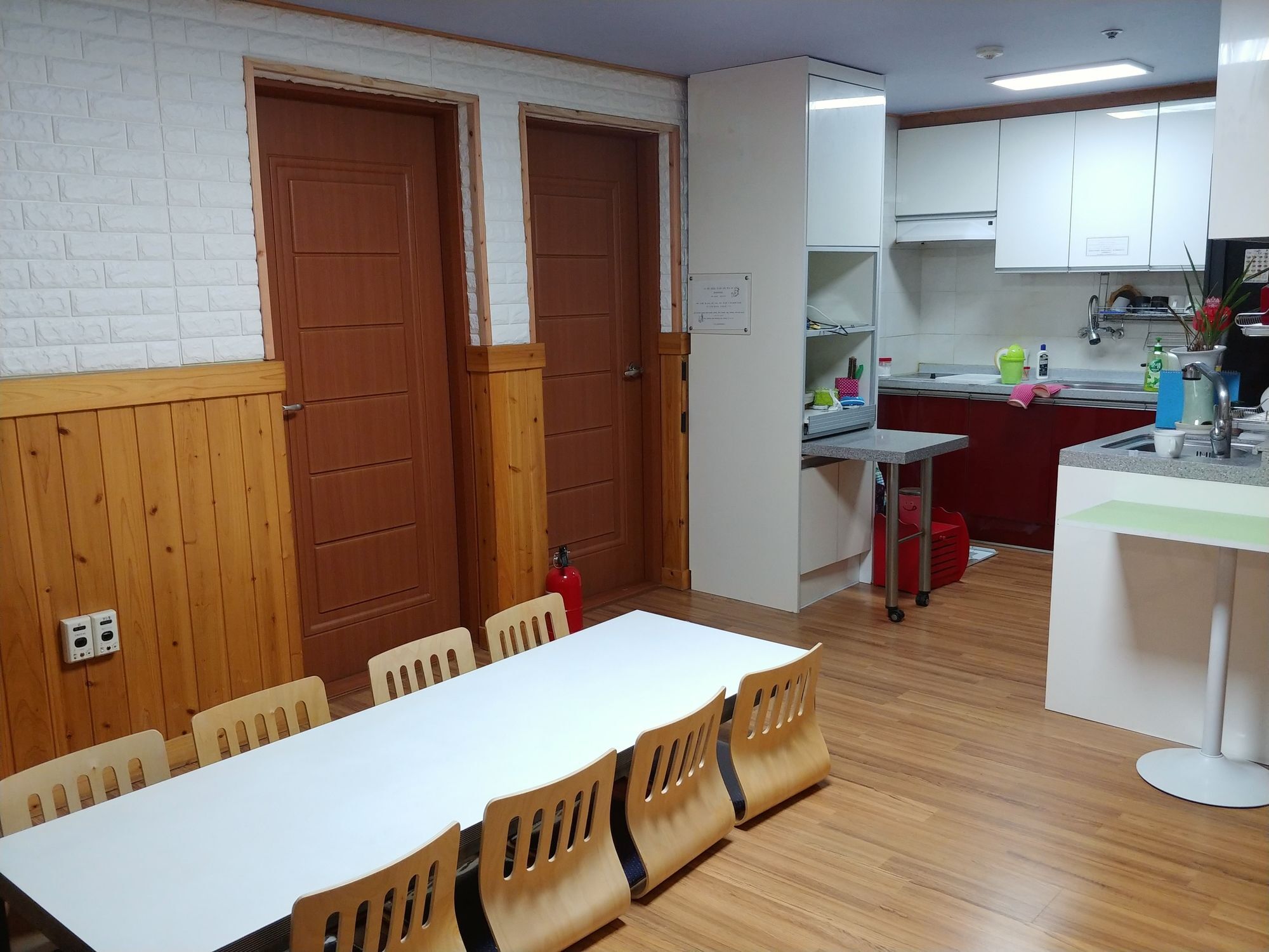 Four Season Guest House Busan Bagian luar foto